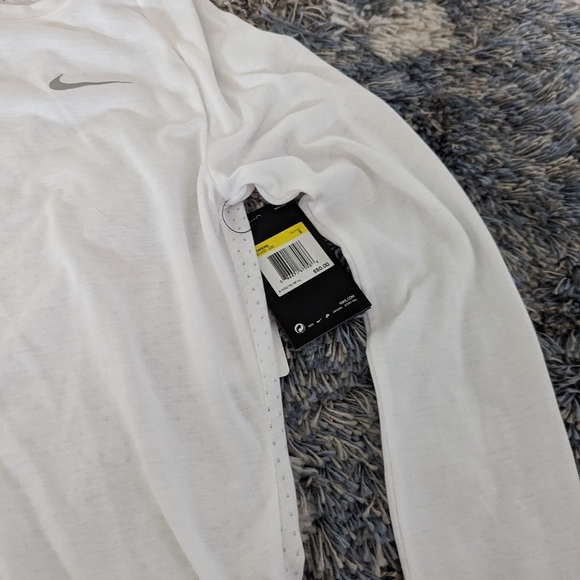 Nike perforated long sleeve. - Picture 7 of 8